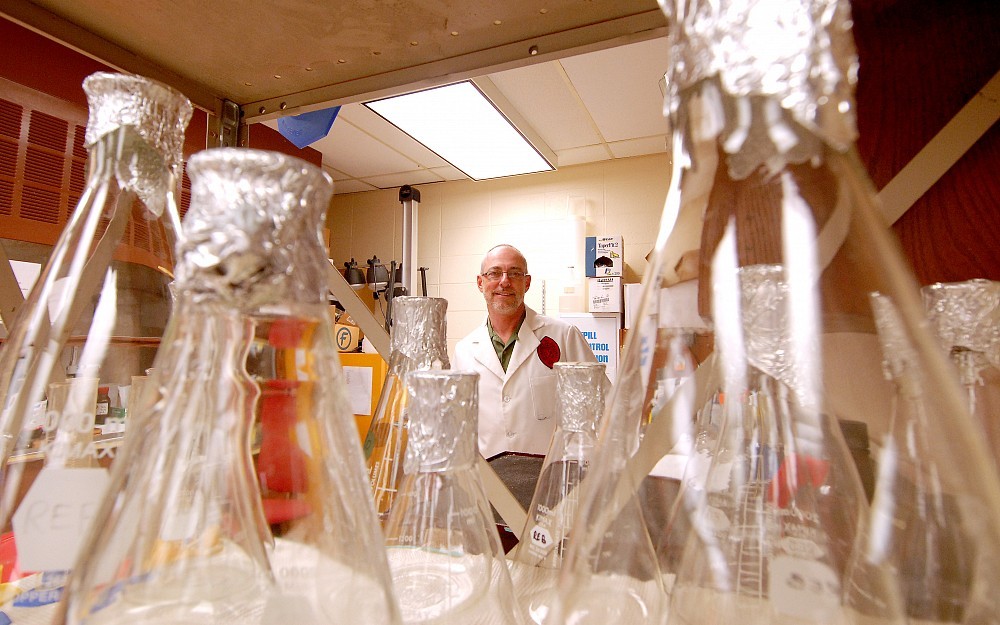 Raymond Boissy, PhD, studies the causes of pigment disorders.