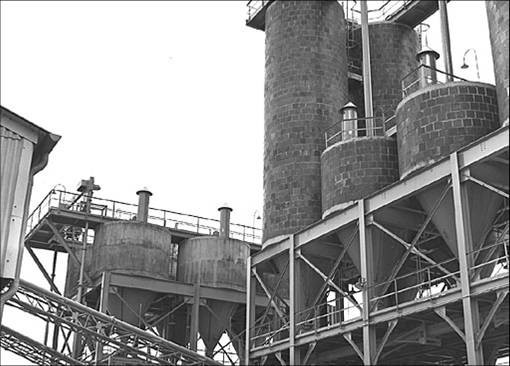 UC researchers have identified a second source of radon exposure at the former Fernald processing plant. The six silos (on left in photo) held uranium ore in the production area of plant 1.