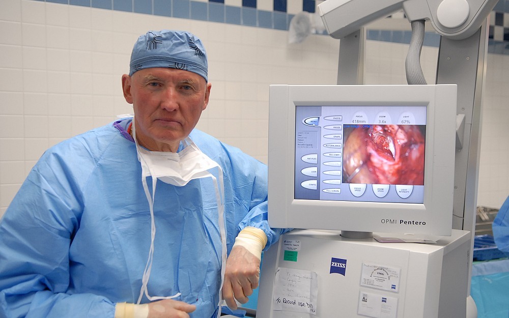 John Tew, MD, is clinical director of the UC Neuroscience Institute (UCNI) and a professor of neurosurgery at the UC College of Medicine. UCNI is a leading treatment, research and teaching center for complex neurological conditions. 