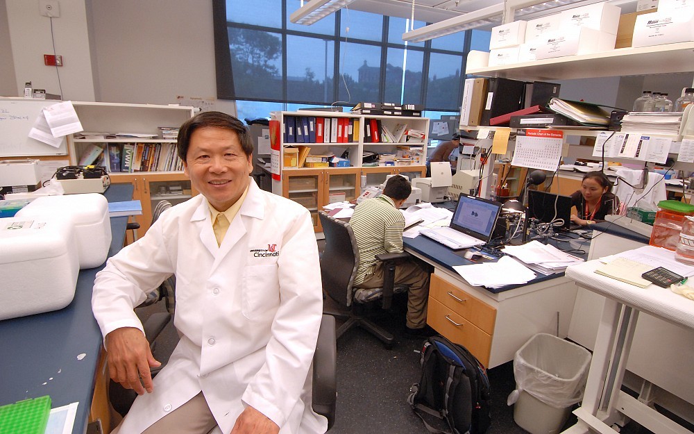 Peixuan Guo, PhD is the Director of the NIH Nanomedicine Development Center at University of Cincinnati 