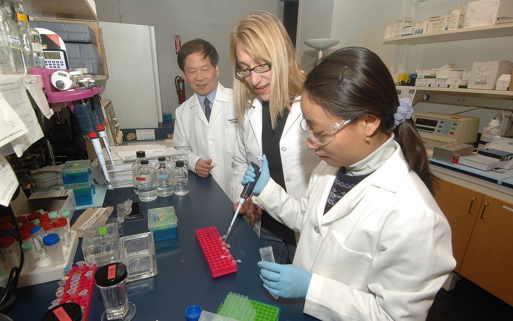 Peixuan Guo, PhD, Dane and Mary Louise Miller Endowed Chair in biomedical engineering with students in his lab at the Vontz Center for Molecular Studies
