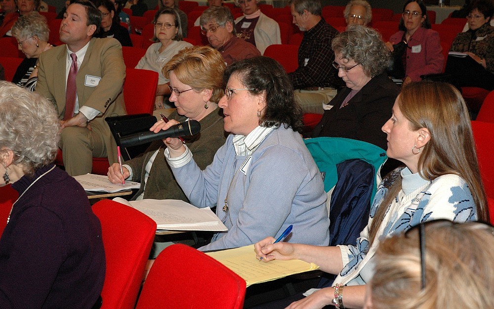 Â Looking UpstreamÂ  forum attendees have the opportunity to ask a panel of experts questions about their concerns related to environmental exposures. 