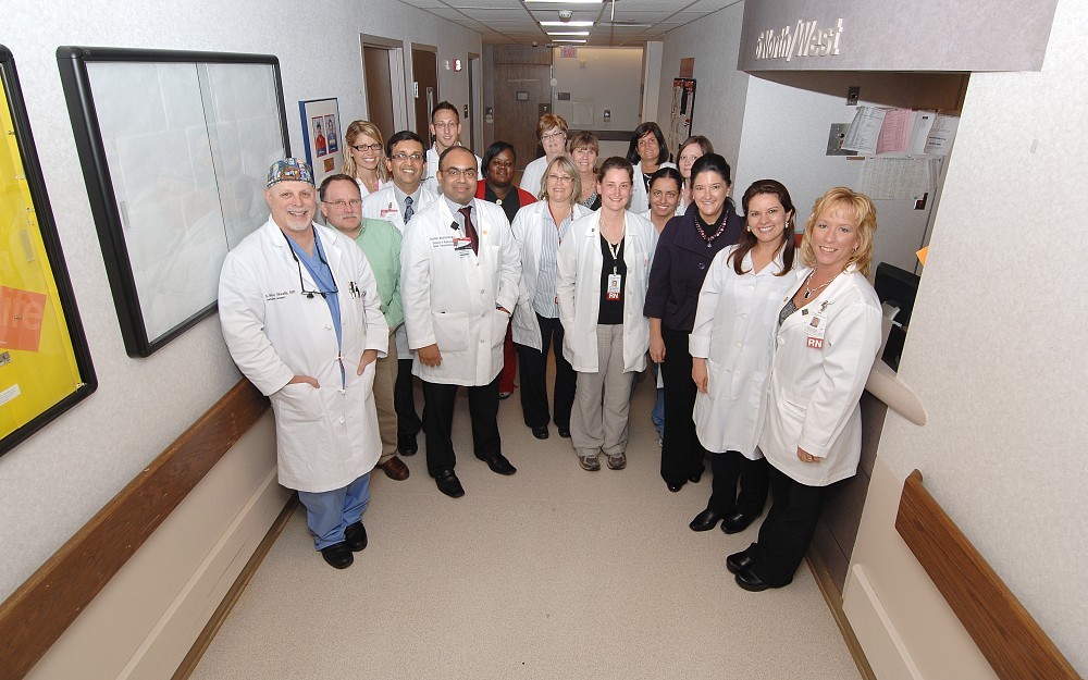 Brazilian Transplant Pharmacist Claudia Felipe, PharmD, with UC's transplant team at UC Health University Hospital.