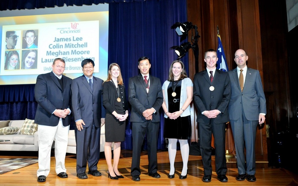 Team BLINX received the Bronze Medal at the 2011 Collegiate Inventors Competition. From left to right: Thom Ruhe, Director of Entrepreneurship, Kauffman Foundation; Jeff Pan, Global Pharmaceutical Discovery, Abbott; Meghan Moore, James Lee, Lauren Riesenberg, Colin Mitchell and David Kappos, Under Secretary of
Commerce for Intellectual Property and Director of the U.S. Patent and
Trademark Office. 