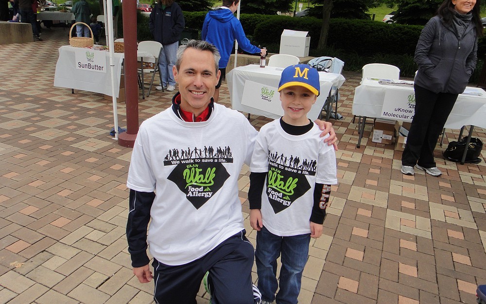 Steve Sutton, MD, with a FAAN walk participant