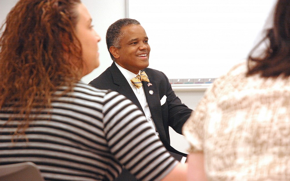 Ohio Senator Eric Kearney visited UC's College of Nursing May 31, 2012.