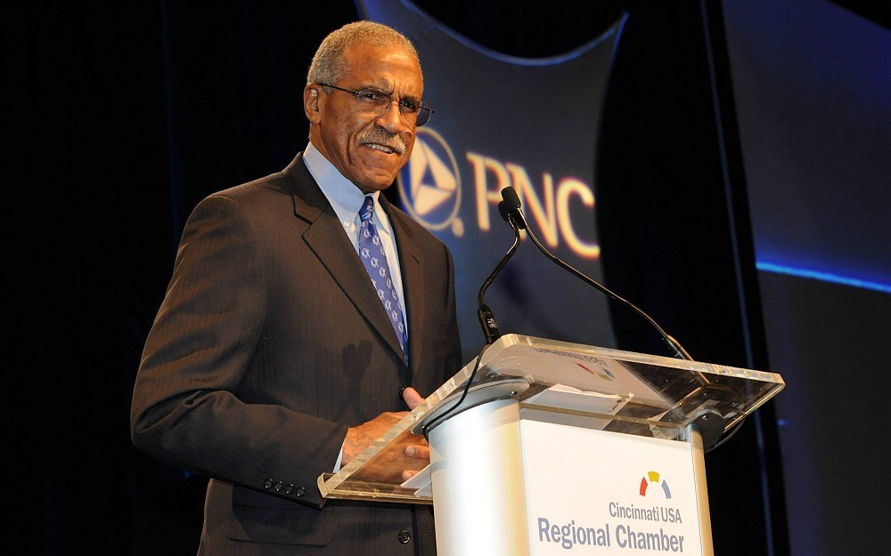 Alvin Crawford, MD, receiving recognition as a "Great Living Cincinnatian." 
