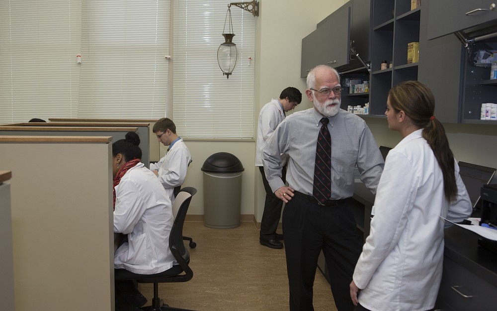 Professor Skau with student in the College of Pharmacy Clinical Skills Lab 