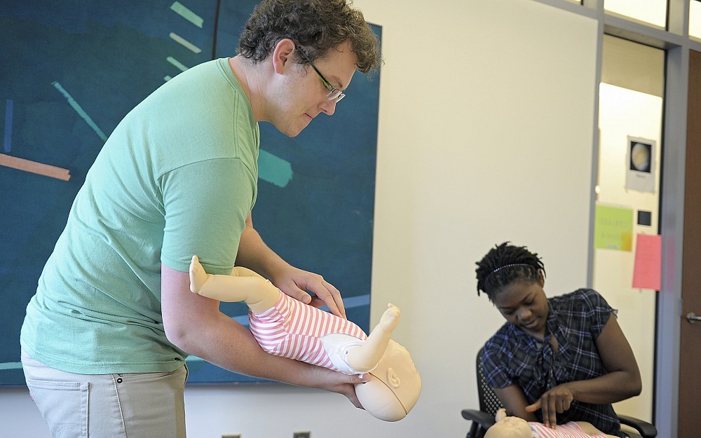 First-year medical students Spencer Dunaway and Mildrede Bonglack learn CPR as part of first responder training.