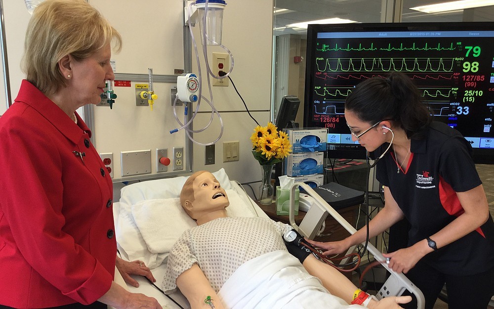 Debi Sampsel, DNP, RN, chief officer of innovation and entrepreneurship for the UC College of Nursing, oversees a student interacting with a simulator in the renovated Interprofessional Innovation Collaboratory.