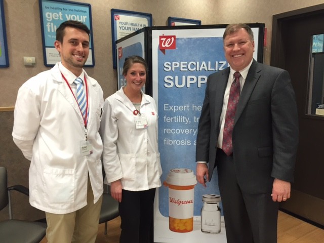 Dan Hein, RPh, University of Cincinnati alum, with two UC Winkle College of Pharmacy students. 