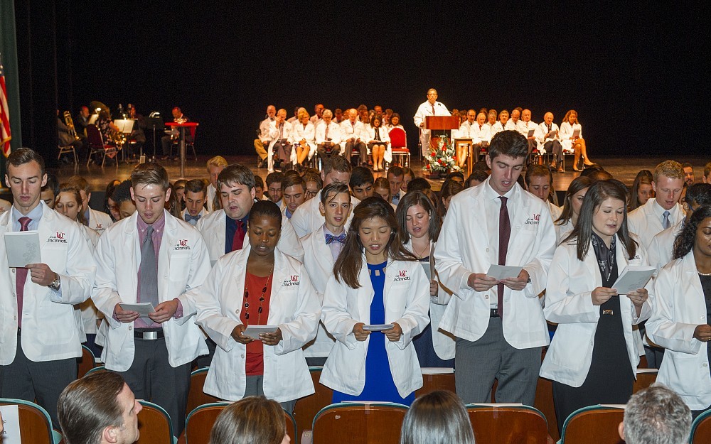 The Class of 2020 reads its Oath of Professionalism at the College of Medicine's 21st White Coat Ceremony.