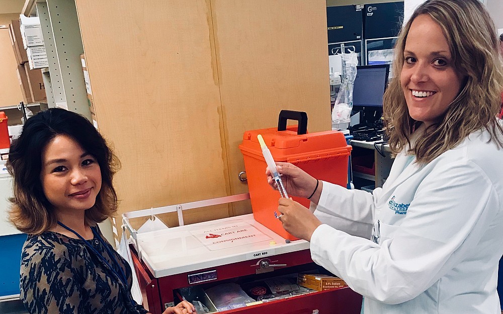 Deanna Ratermann, PharmD, (right) and pharmacy student Marilin Castle