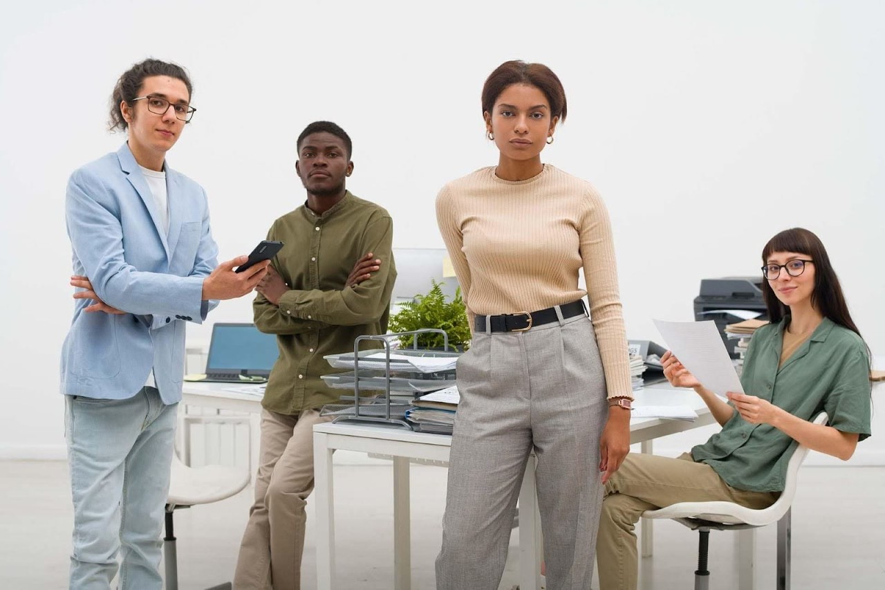 Communication Associate vs. Certificate: What’s Right for You?