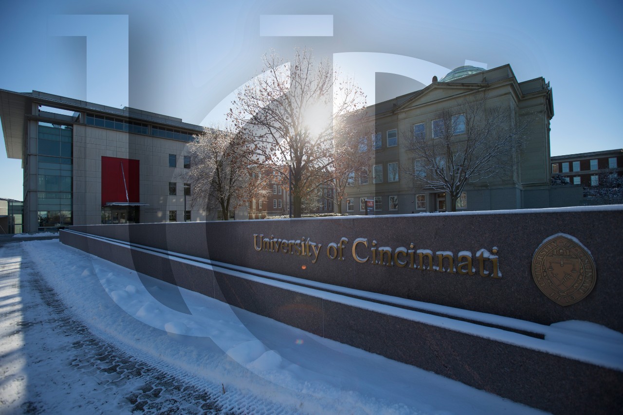 pic of Univ of Cinci sign wtih snow