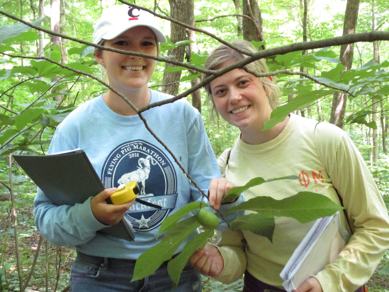 Students Haley Wright and Natalie Beck at the UC Center for Field Studies. 