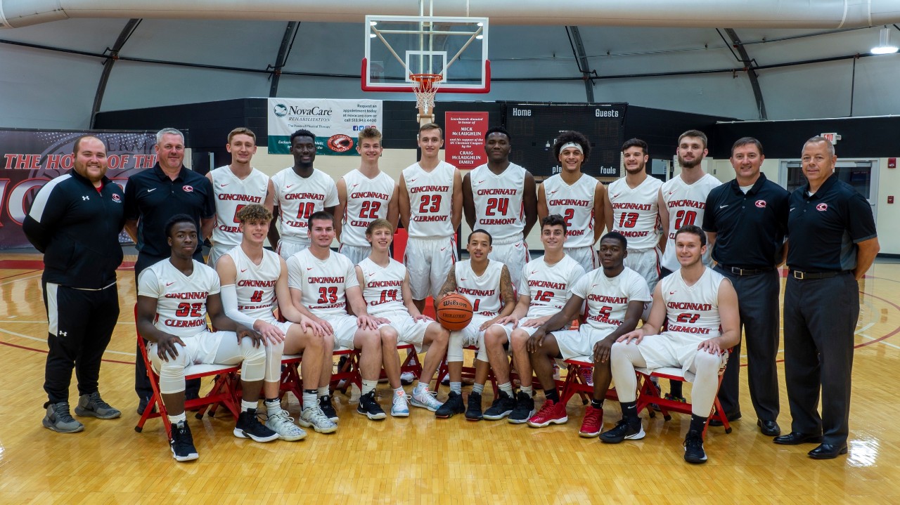 The 2019 UC Clermont College men’s basketball team.