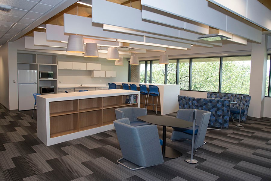 Image of faculty/staff lounge on third floor of Muntz Hall. 