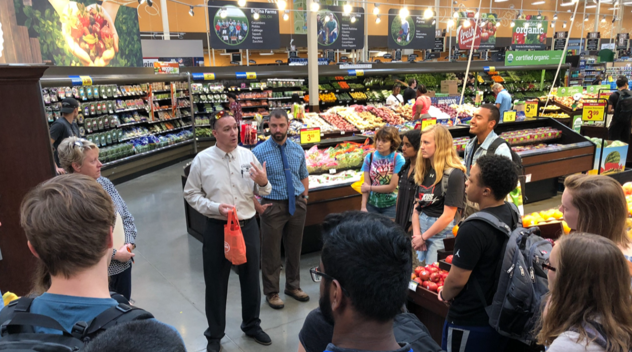 Students visit Kroger to learn more about the Zero Hunger Zero Waste initiative