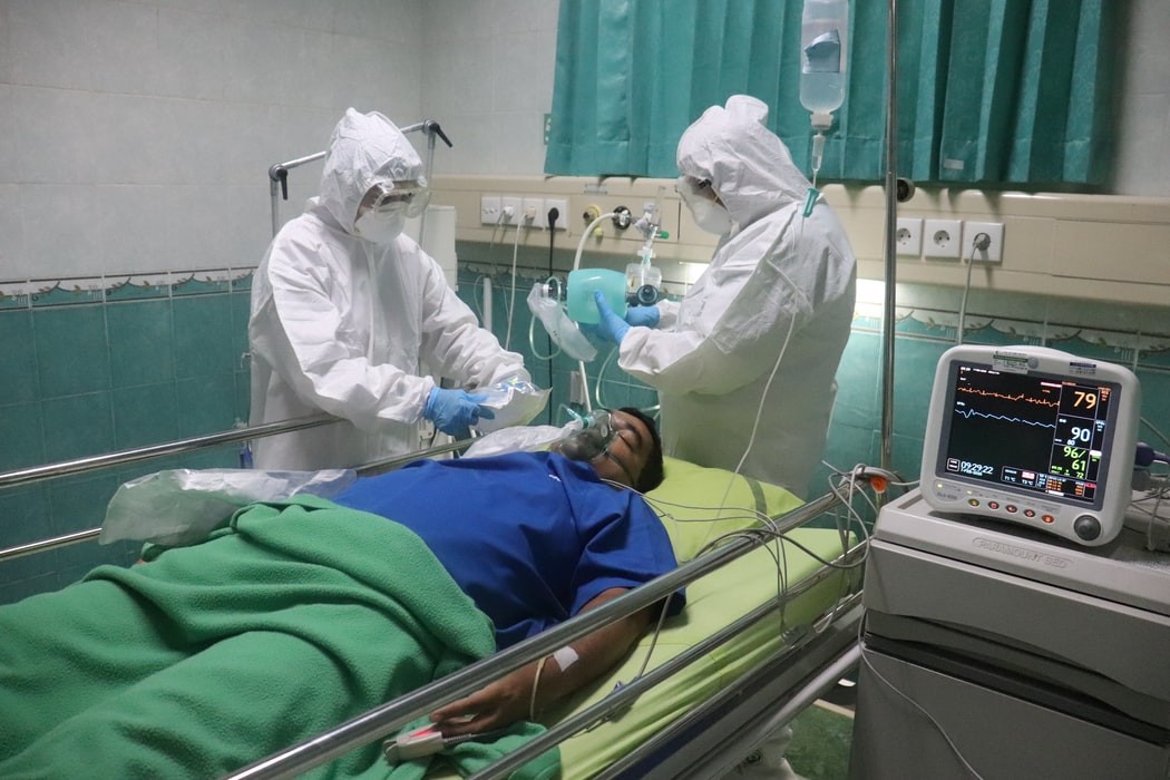 scene of two medical professionals with a simulated COVID patient