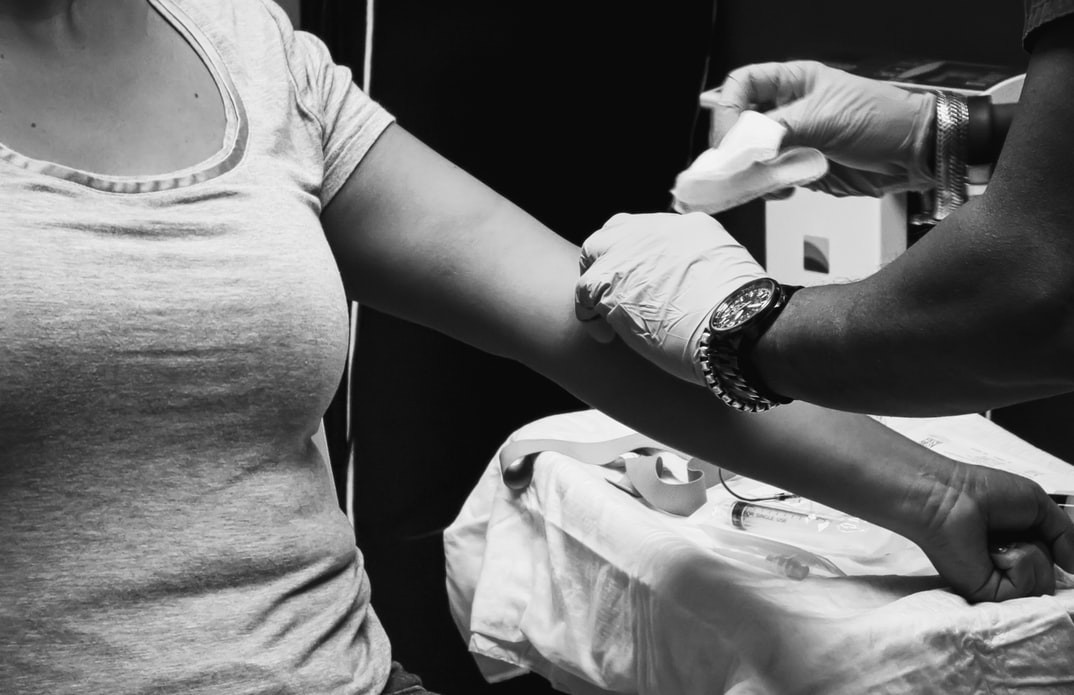 women gets vaccination in her arm.