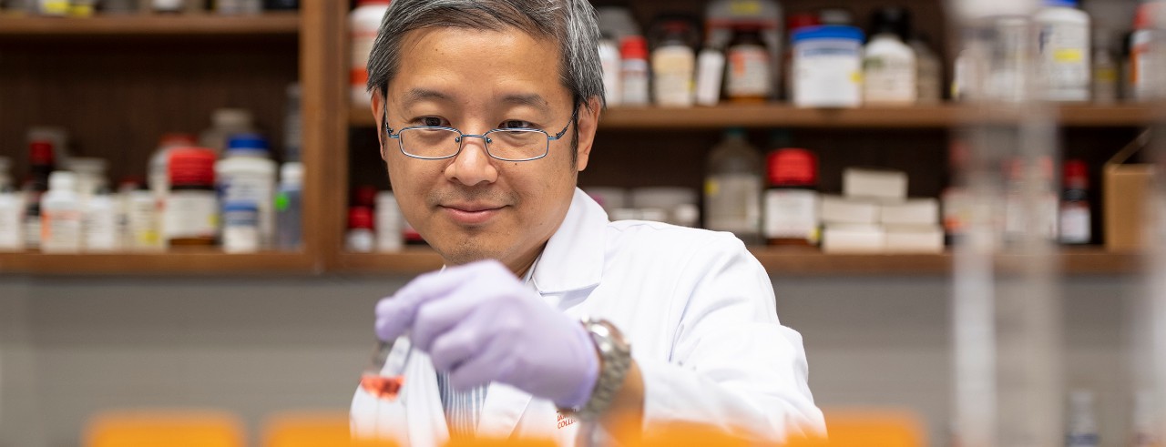 Kevin Li in his lab at the College of Pharmacy