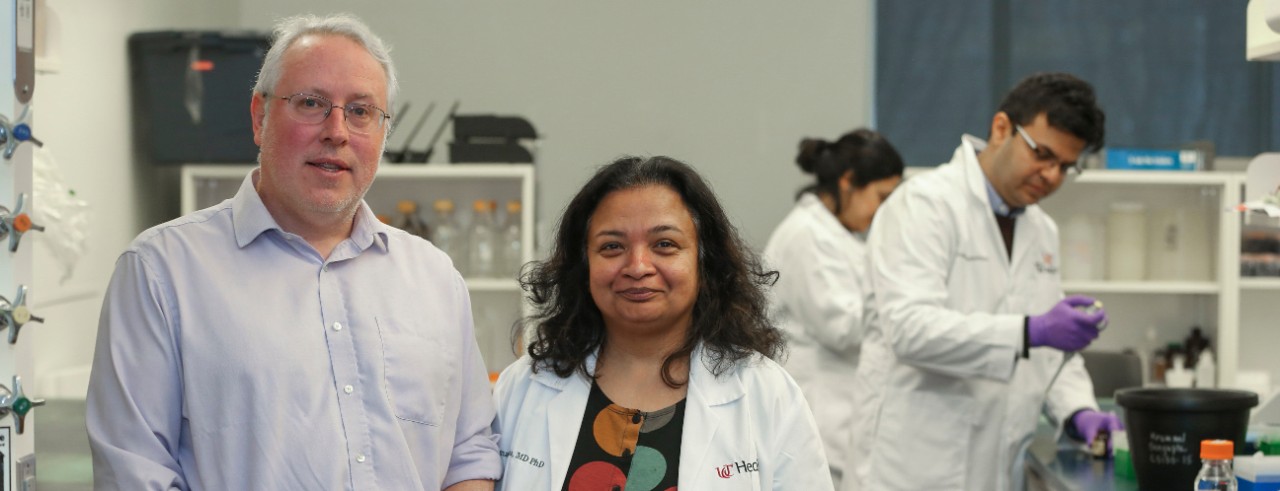 Daniel Krummel and Soma Sengupta in their lab