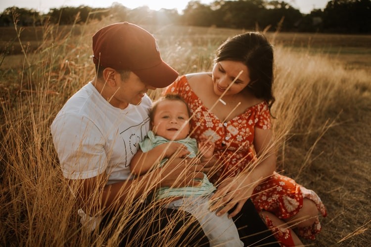 Image of a Latino family