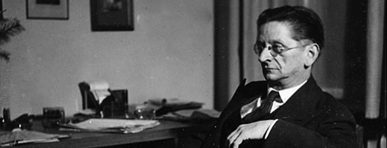 A black and white photograph of composer Alexander Zemlinsky.
