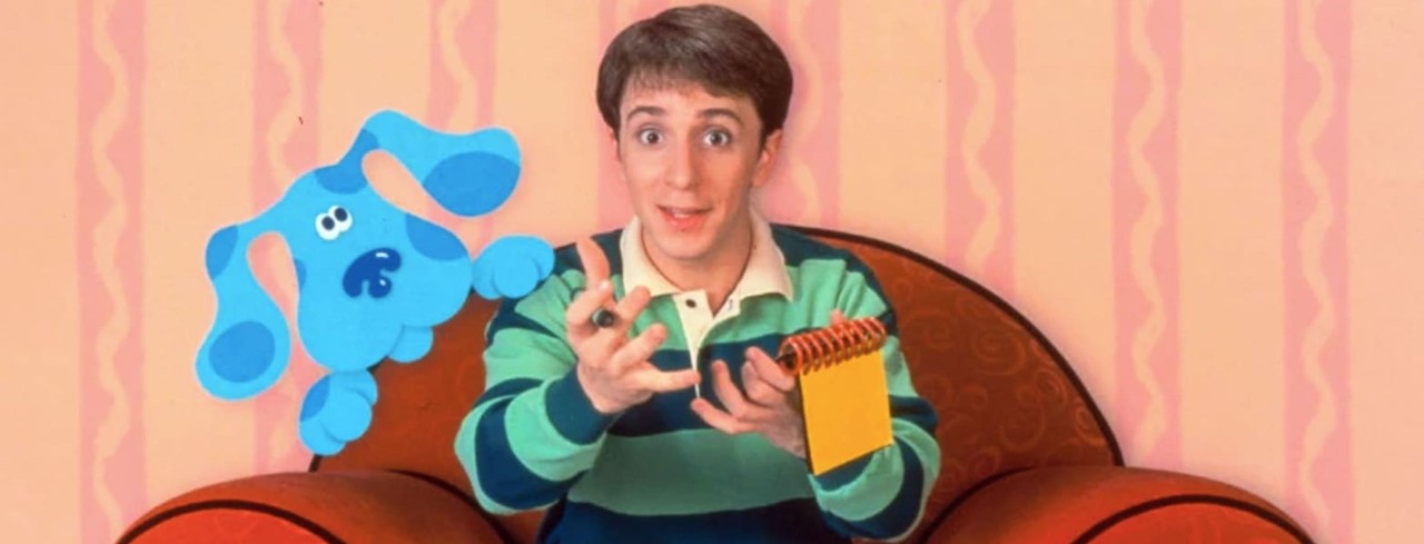 Steve Blue from Blue's Clues on couch with blue dog