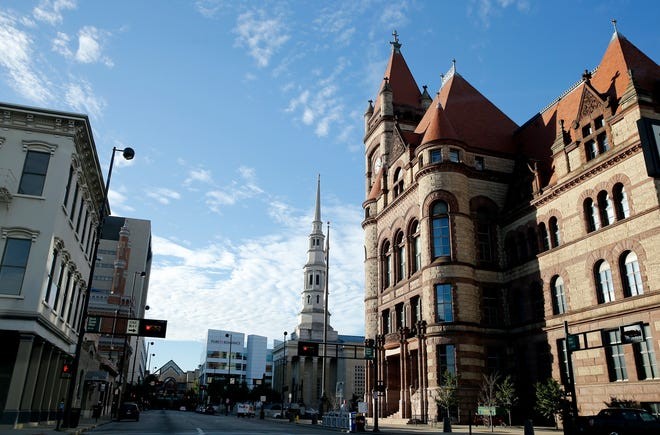 street view of city of Cincinnati City Hall on a sunny day