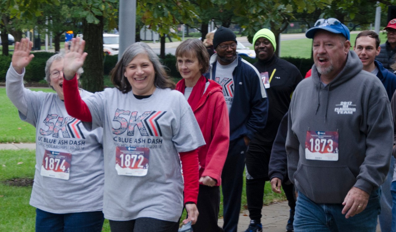 Faculty, staff and students participating in the UC Blue Ash Dash 5K for Scholarships