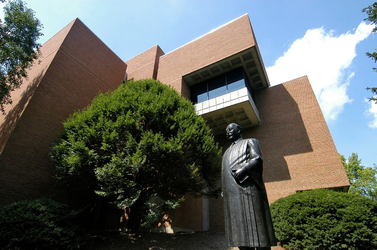 A sculpture of President William Howard Taft stands outside the UC College of Law.