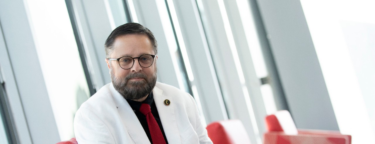 headshot of Jeffrey Blevins, head of UC's Department of Journalism 