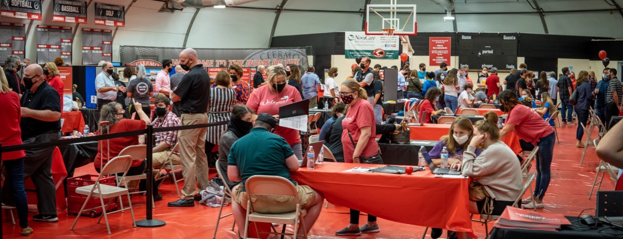 Prospective students, UC faculty and staff at the UC Clermont fall 2021 Open House.