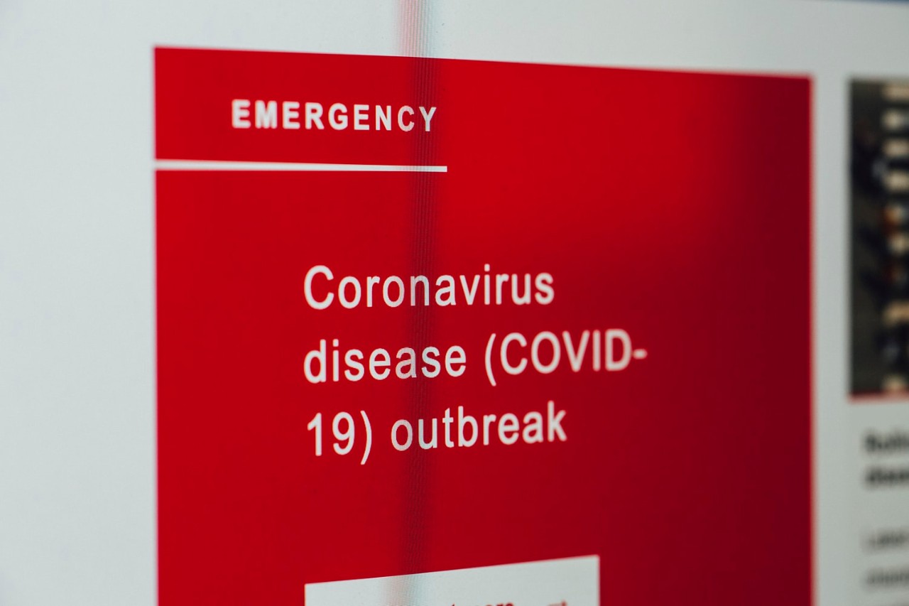 a sign in an emergency department saying coronavirus disease (COVID-19) outbreak
