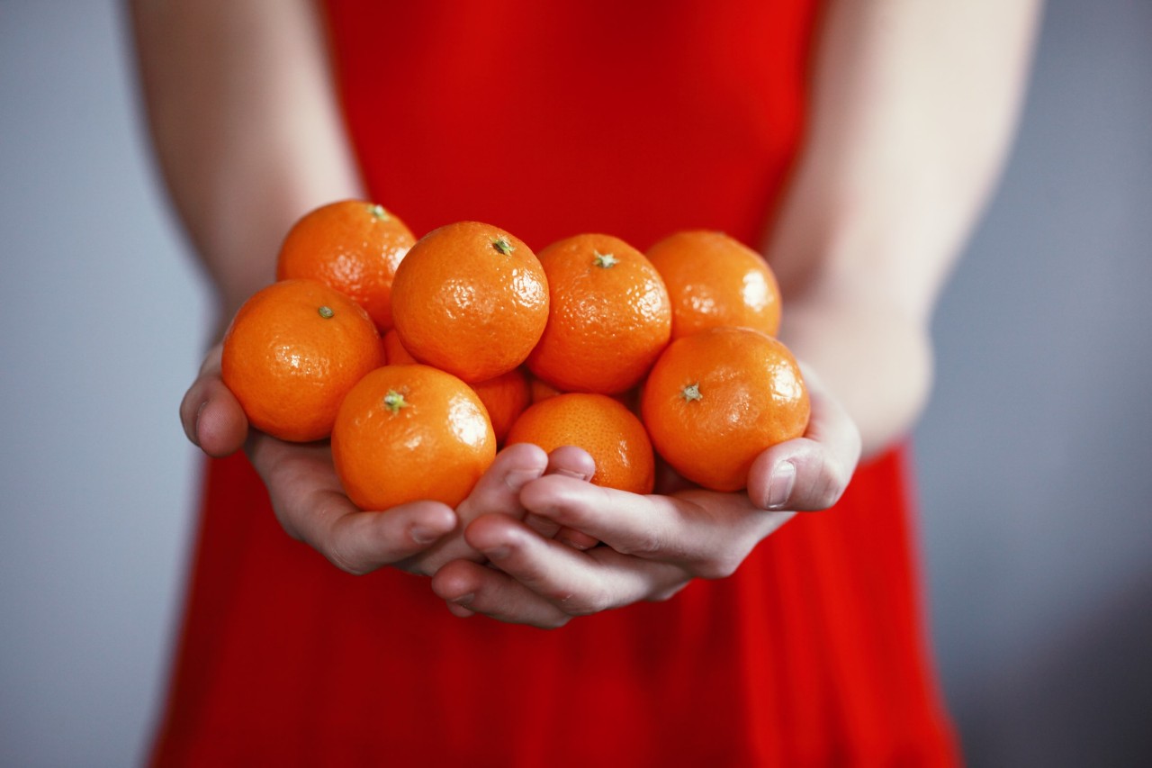 oranges in a woman's hands 