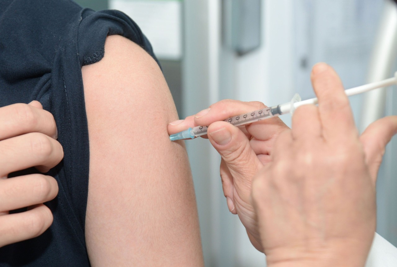 a photo of someone getting a flu shot