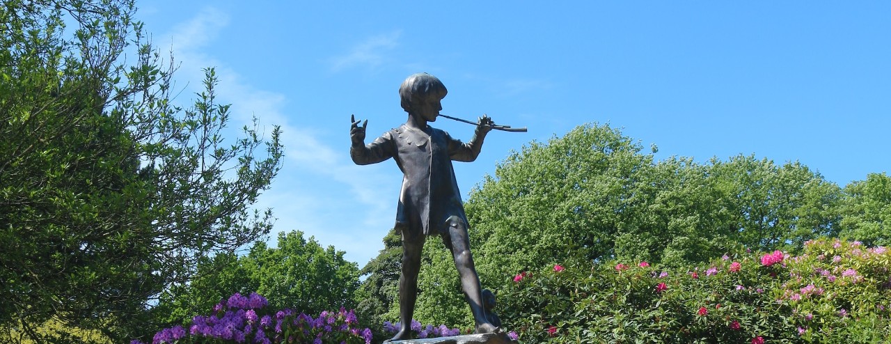 statue of Peter Pan in the garden in London