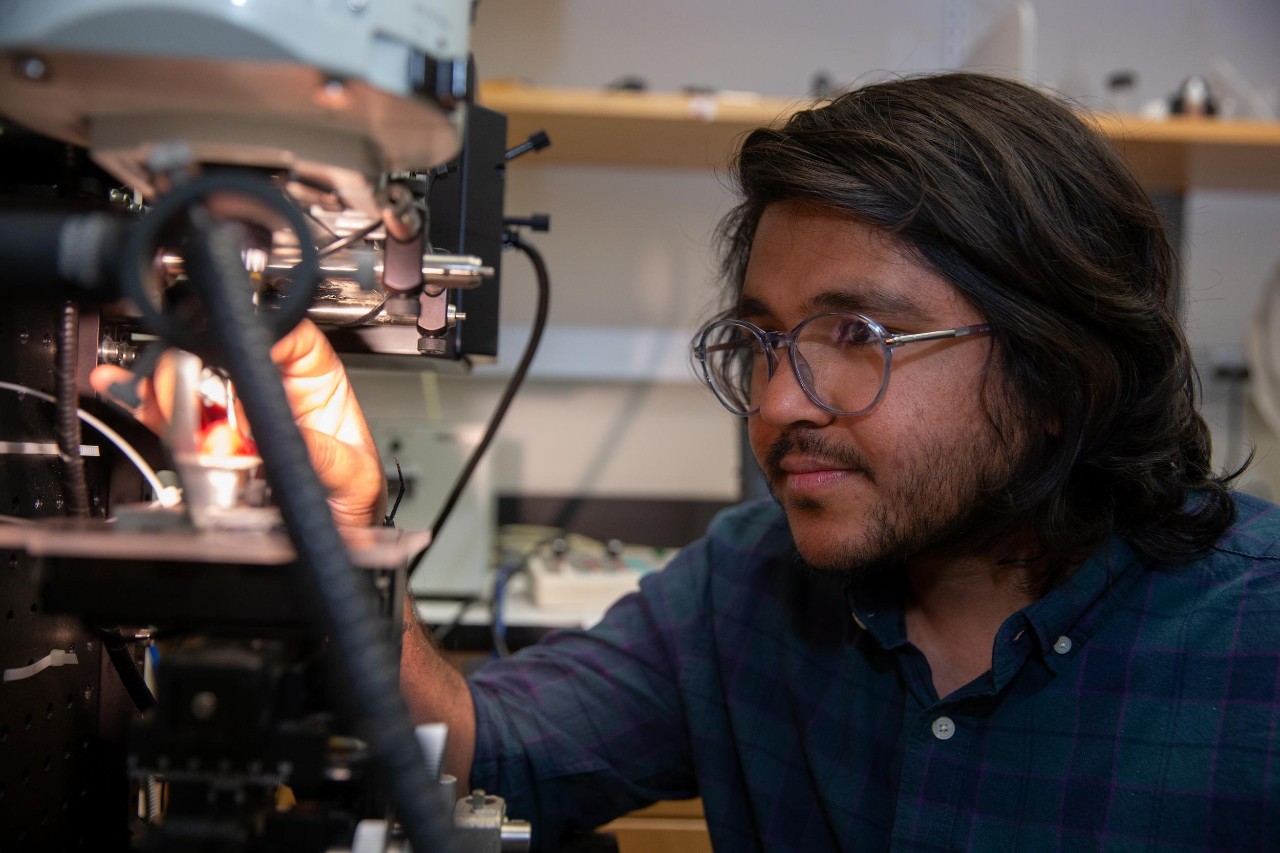 UC doctoral student Shubham Rathore uses an ophthalmoscope in UC Professor Elke Buschbeck's lab.