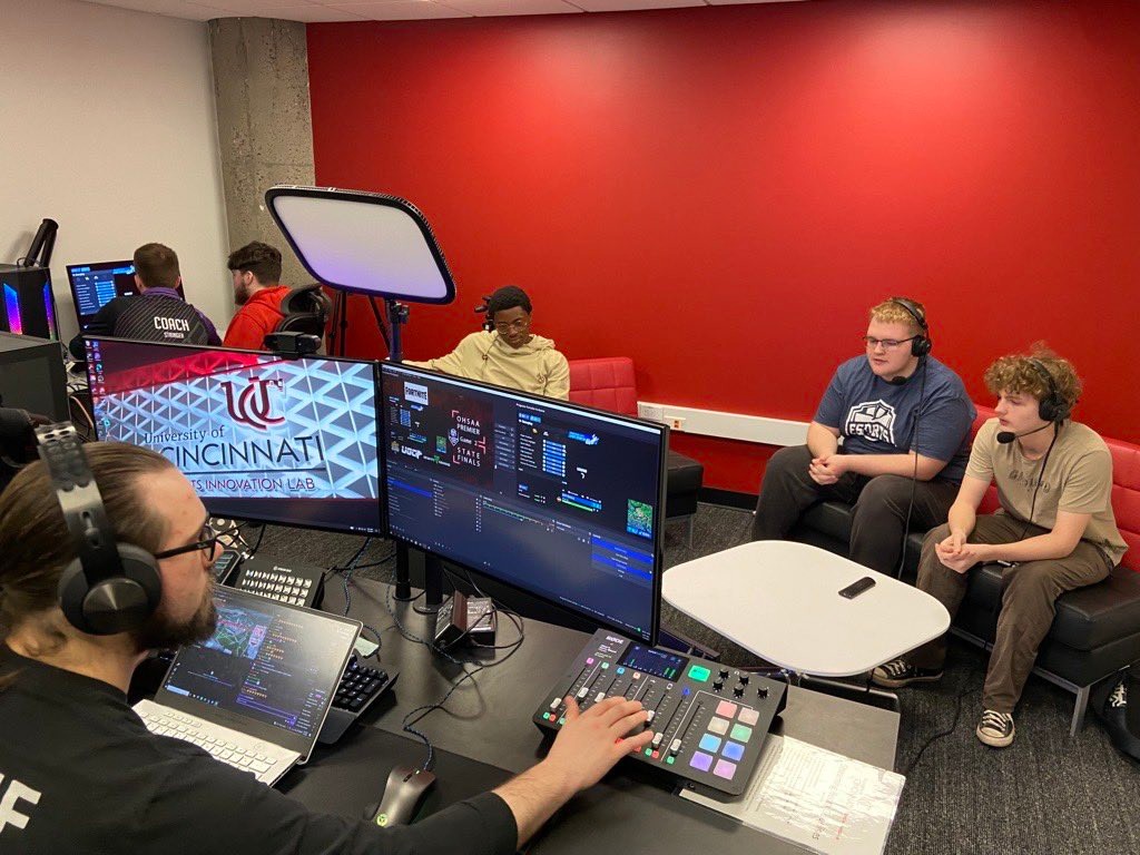 UC Esports Lab hosts high school students in tournament.