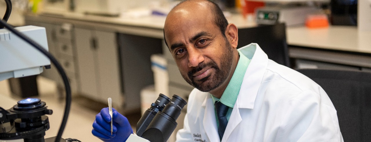 Sakthivel Sadayappan, PhD, in lab.