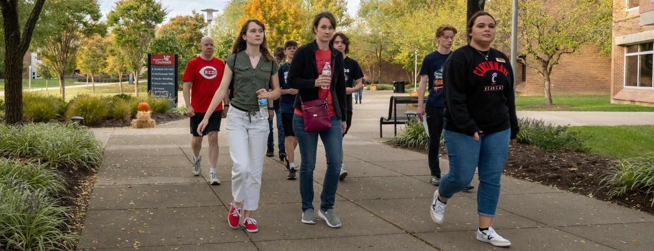 UC Clermont student ambassador Annie Baker leads a campus tour during the college’s fall 2022 open house. 