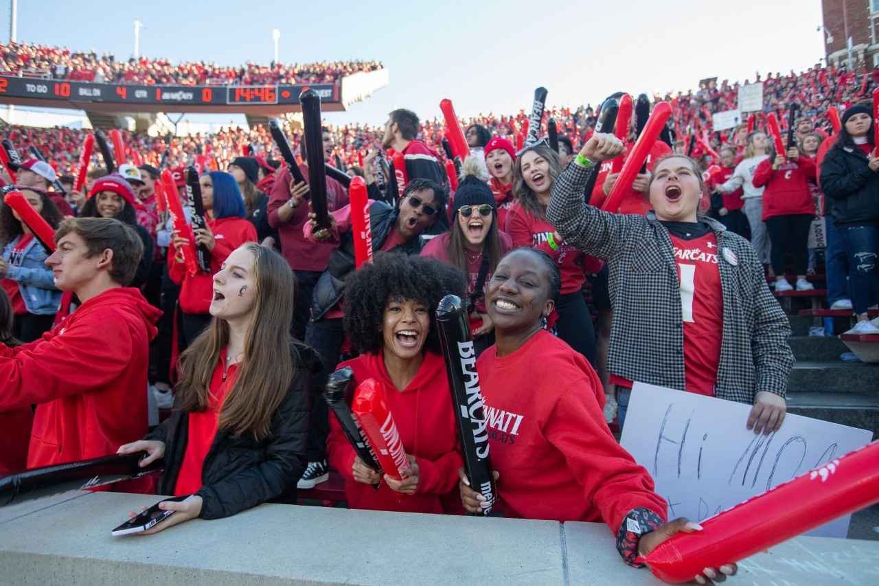 Crowd of students at UC Homecoming came