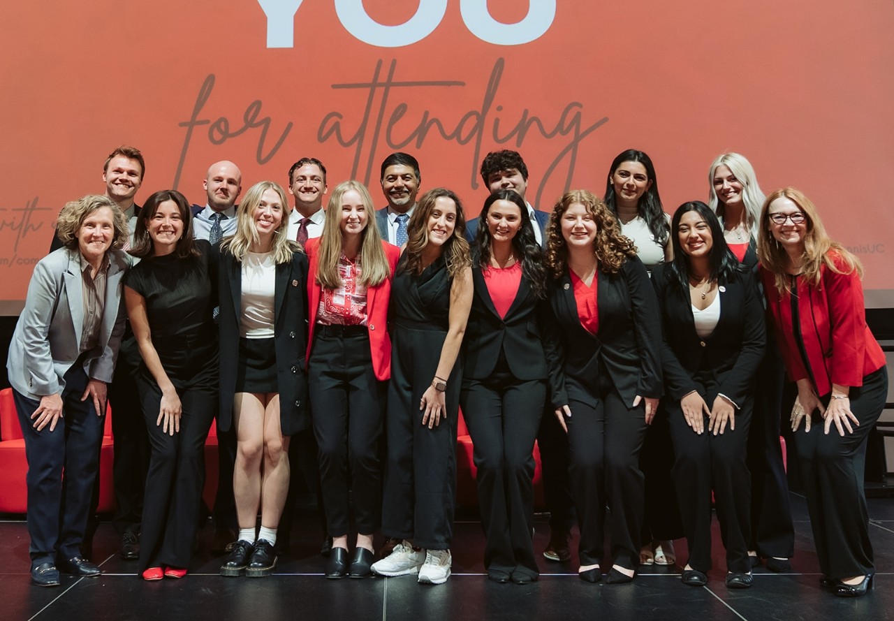 The WBLE student team poses with Dean Lewis, Donna Chrobot-Mason and Raj Sisodia after the 2024 WBLE.