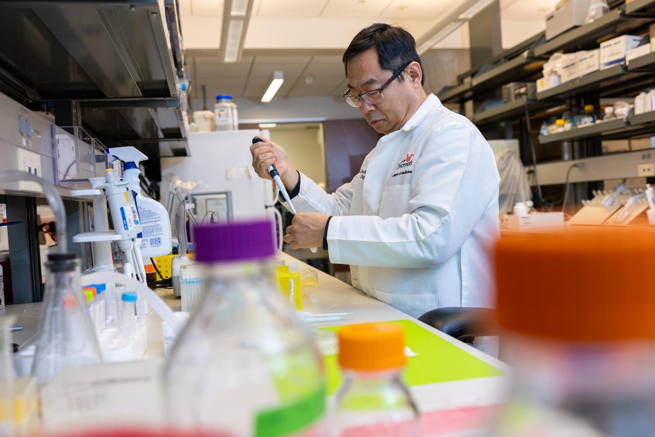 Dr. Jun-Ming Zhang has received a prestigious Javits Neuroscience Award from the NIH to continue his research into how blood vessels affect spontaneous pain after nerve injury.