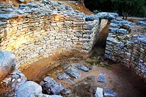 The monumental Bronze Age tomb at Nichoria from above