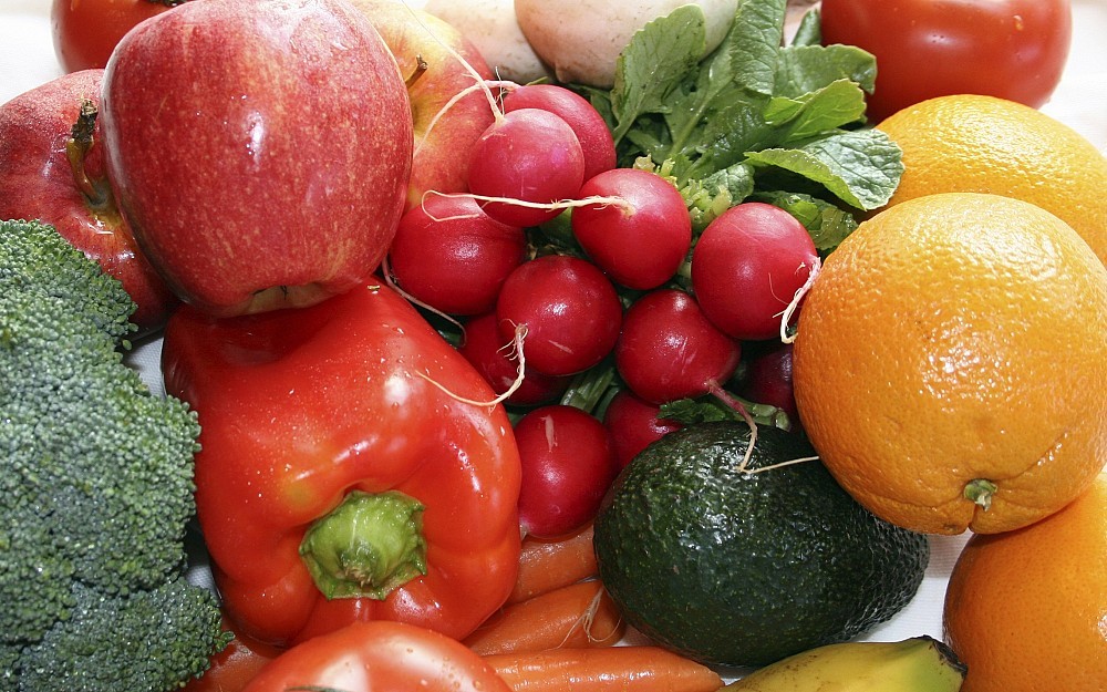 Adults should eat 25 to 30 grams of fiber every day. Fruits and vegetables are two good sources of fiber.
