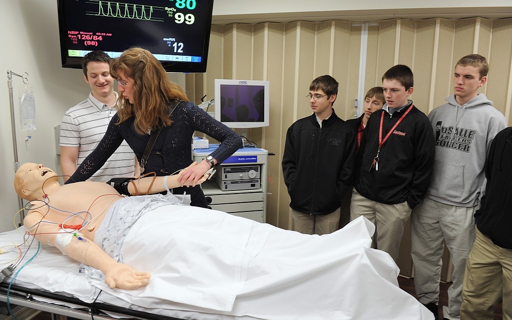 Emergency medicine resident Arwen Long, MD, shows La Salle students the simulation lab during their tour of the emergency medicine department and UC College of Medicine.
