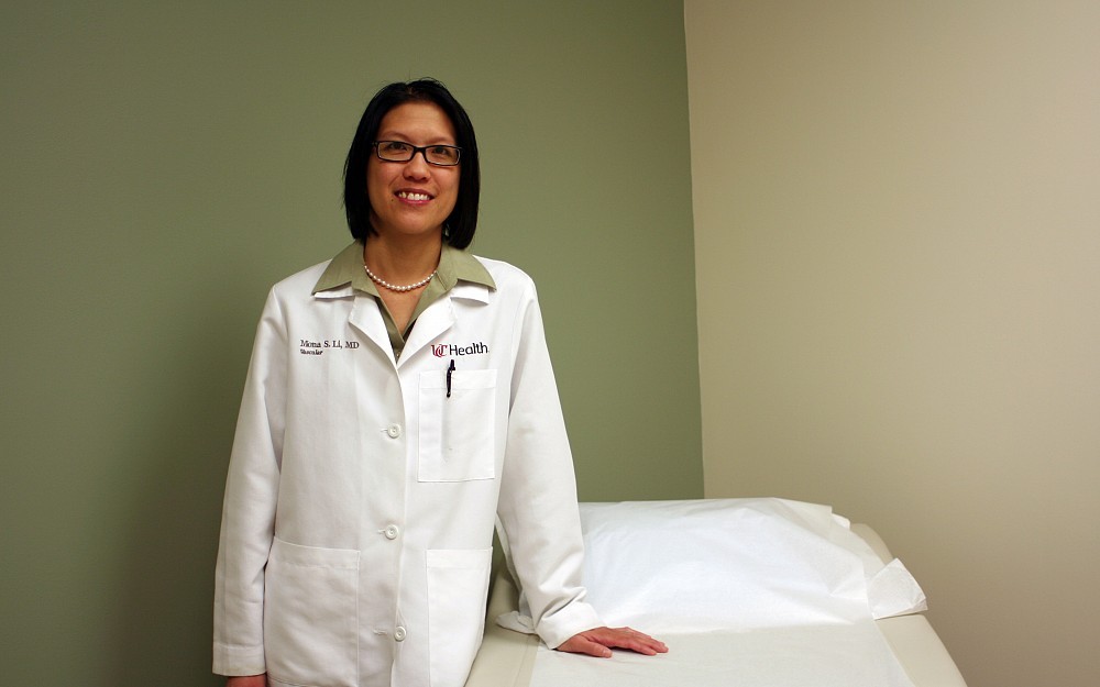 Mona Li, MD, specializes in the treatment of varicose veins. 